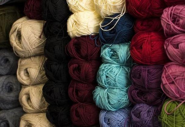 纱线分类纱线是一种纺织品,用各种纺织纤维加工成一定细度的产品,用于